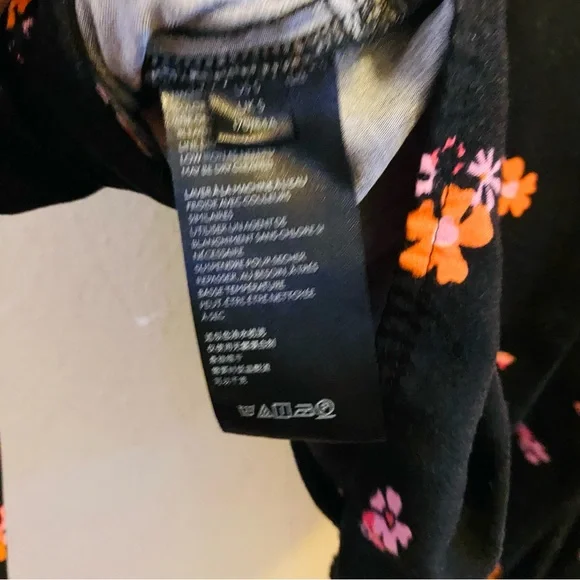 Urban Outfitters Madison Twist-Front Cropped Blouse / Black Floral - Picture 7 of 7